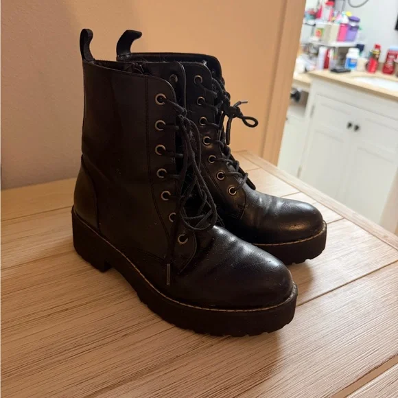 Black Laced Platform Combat Boots - Picture 1 of 3